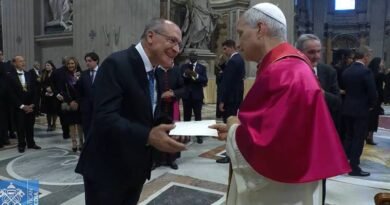Alckmin entrega ao papa Leão 14 carta de Lula com convite para COP30