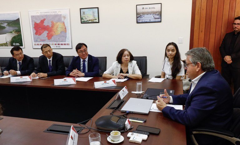 João Azevêdo trata de projeto do radiotelescópio Bingo e de novas parcerias em tecnologia com Consulado e empresa da China