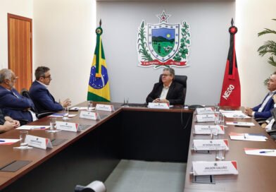 João Azevêdo assina ordem de serviço para construção e operação de usinas fotovoltaicas que irão atender órgãos do governo