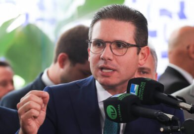 PF investiga entrada de malas em avião de empresário de bets em que estavam Hugo Motta e Ciro Nogueira