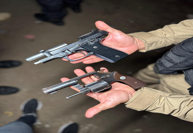 Polícia prende dupla reincidente por porte ilegal de arma em Cabedelo