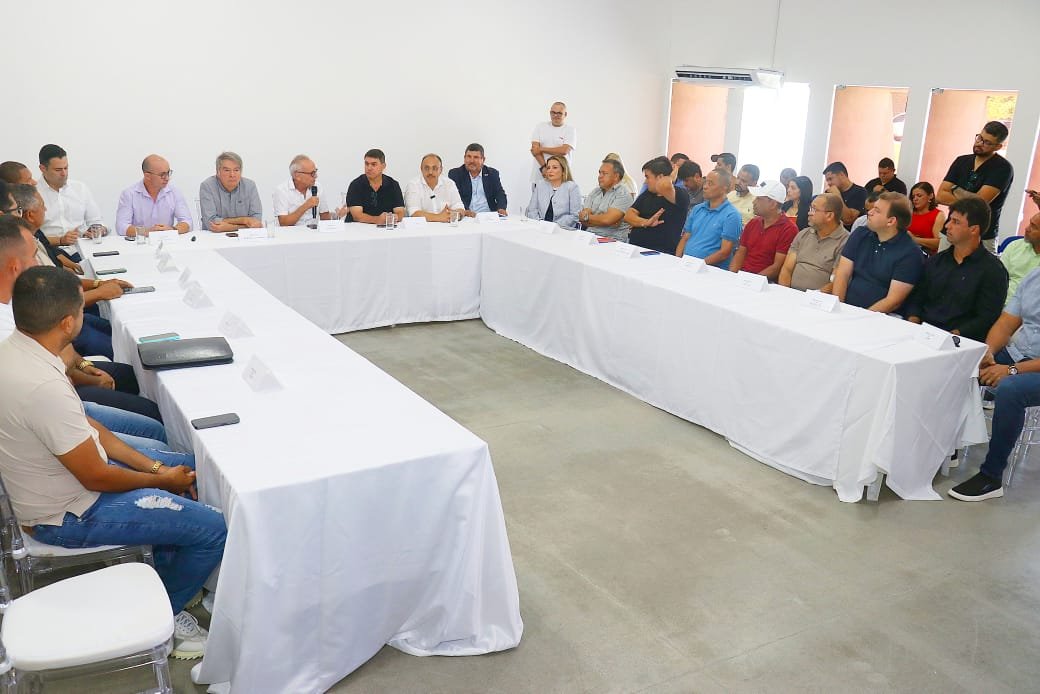 Cícero Lucena apresenta projeto da Copa Metropolitana de Futebol Amador a prefeitos da região