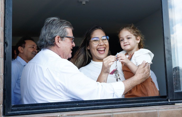 João Azevêdo assegura moradia digna com entrega de unidades habitacionais em João Pessoa