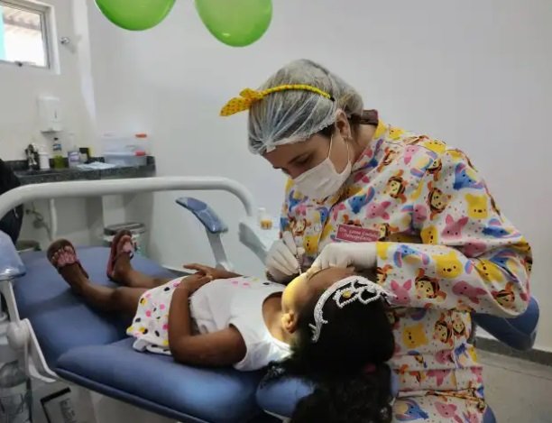 SMS reforça importância da higiene bucal infantil durante as férias escolares