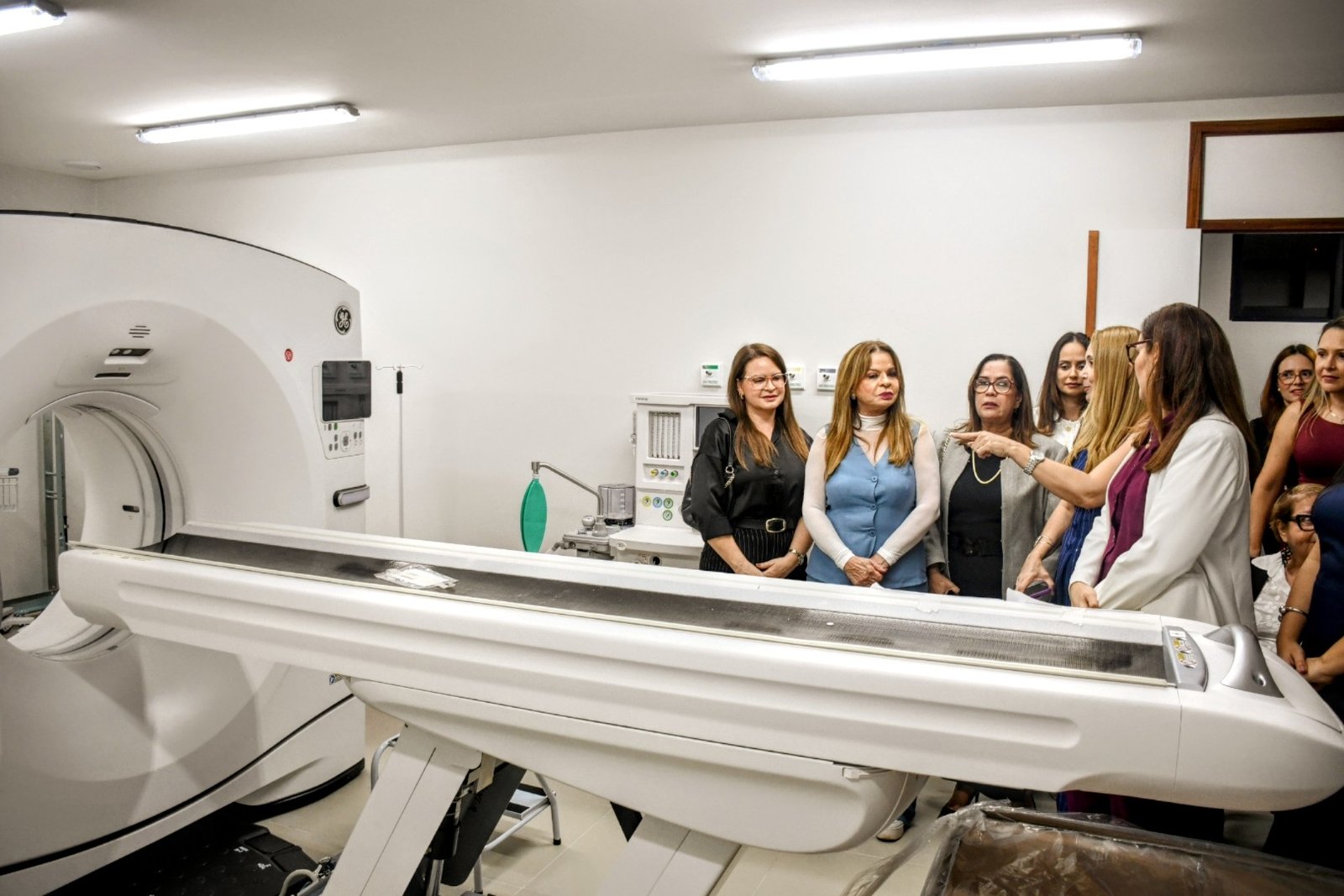 Primeira-dama participa de encontro com mulheres que colaboraram para a concretização do Hospital da Mulher