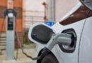 Nova norma vai exigir chuveiros e sistema de exaustão na garagem de prédios para poder carregar carro elétrico