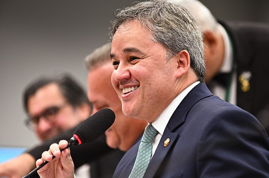 Em evento do PL, Efraim Filho é lançado oficialmente candidato a governador