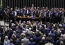 Após obstrução de Plenário, Hugo Motta ameaça suspender mandatos, abre sessão às 22h21e pede respeito