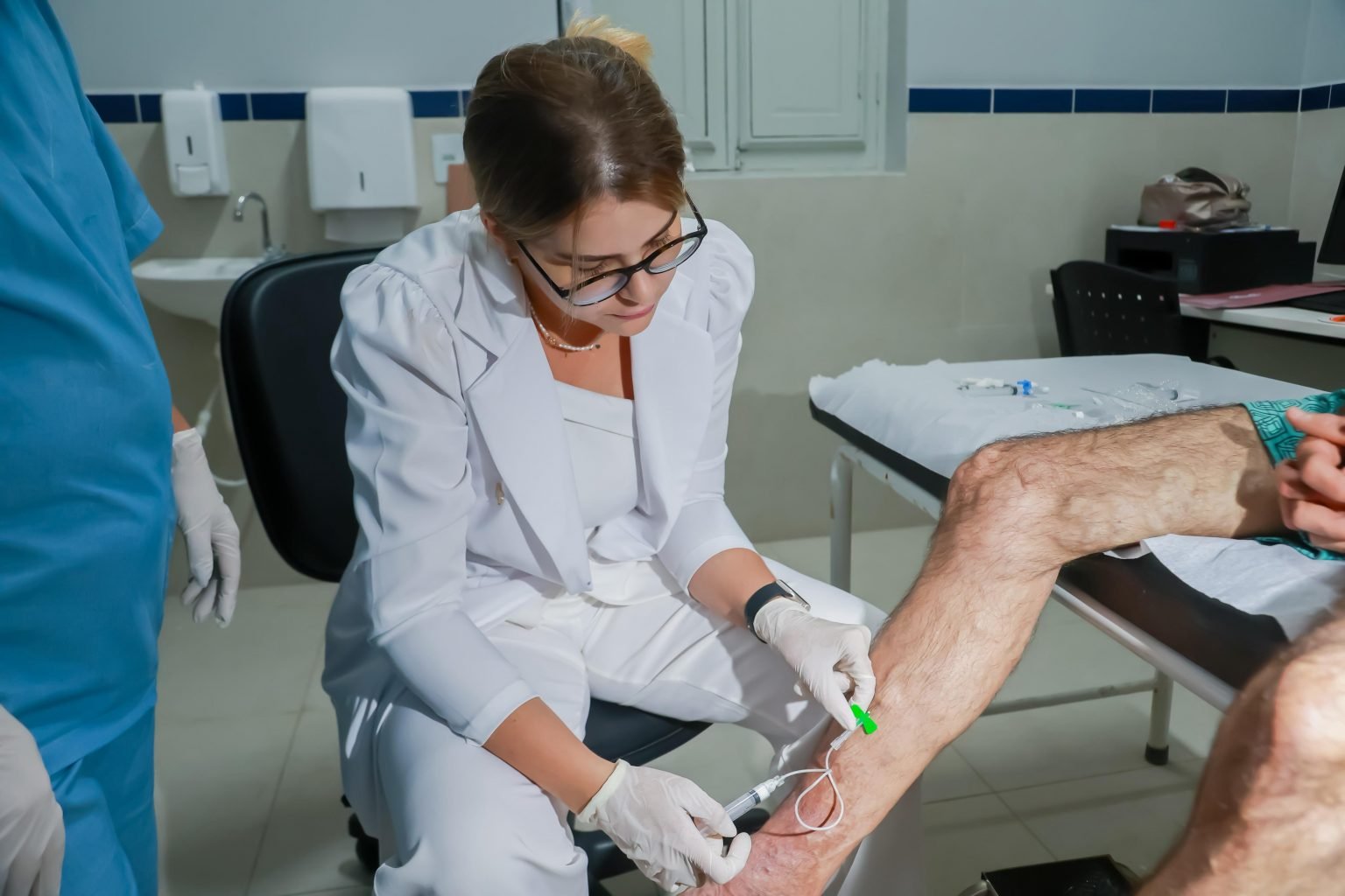 Hospital Dia oferece escleroterapia com espuma para tratamento de varizes