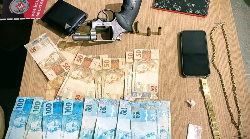 1-33 PM recupera bens roubados e apreende uma arma de fogo em Campina Grande