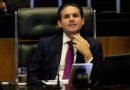 Motta barra Eduardo Bolsonaro como líder da Minoria e abre espaço para cassação por faltas