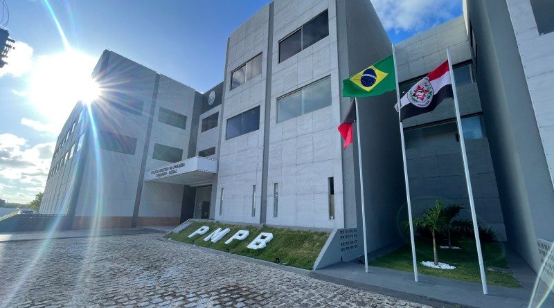PM recupera bens roubados e apreende uma arma de fogo em Campina Grande