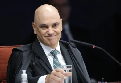 Moraes manda expedir mandado de prisão de Eduardo e cancelar passaportes