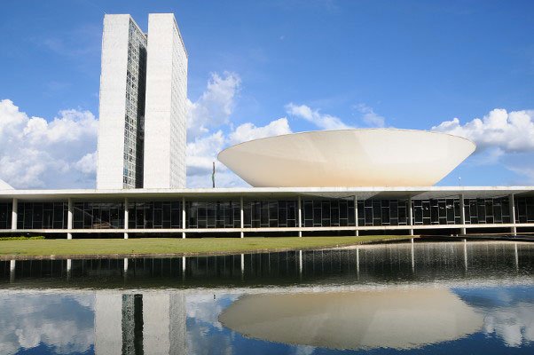 Comissão aprova proibição do horário de verão em todo o país