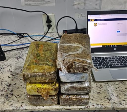 PRF na Paraíba retira 7kg de maconha de circulação, recupera dois veículos furtados e flagra uso de documento falso