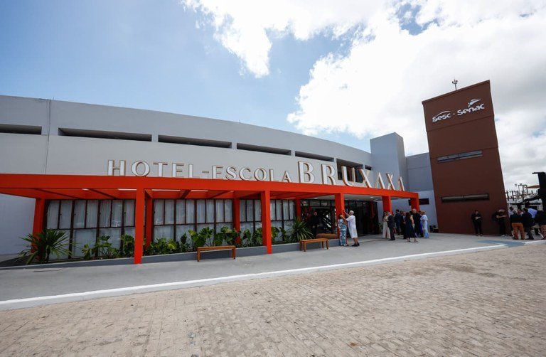 3 João Azevêdo reabre Hotel Bruxaxá e destaca importância do investimento para o impulsionamento do turismo da região e qualificação de mão de obra