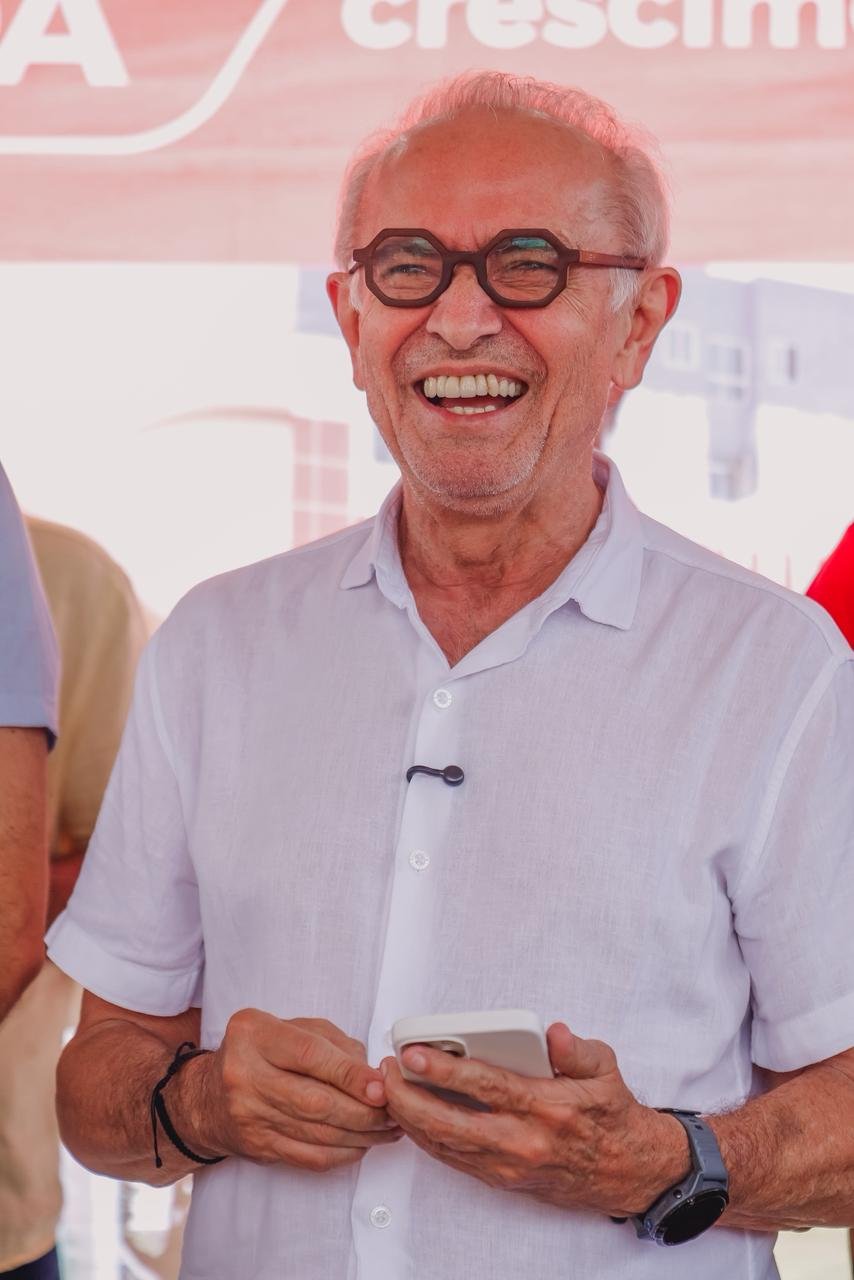 cicero-lucena-foto-sergio-lucena Cícero Lucena autoriza pavimentação de 12 ruas, anuncia nova praça e instalação de passarela no Jardim Veneza