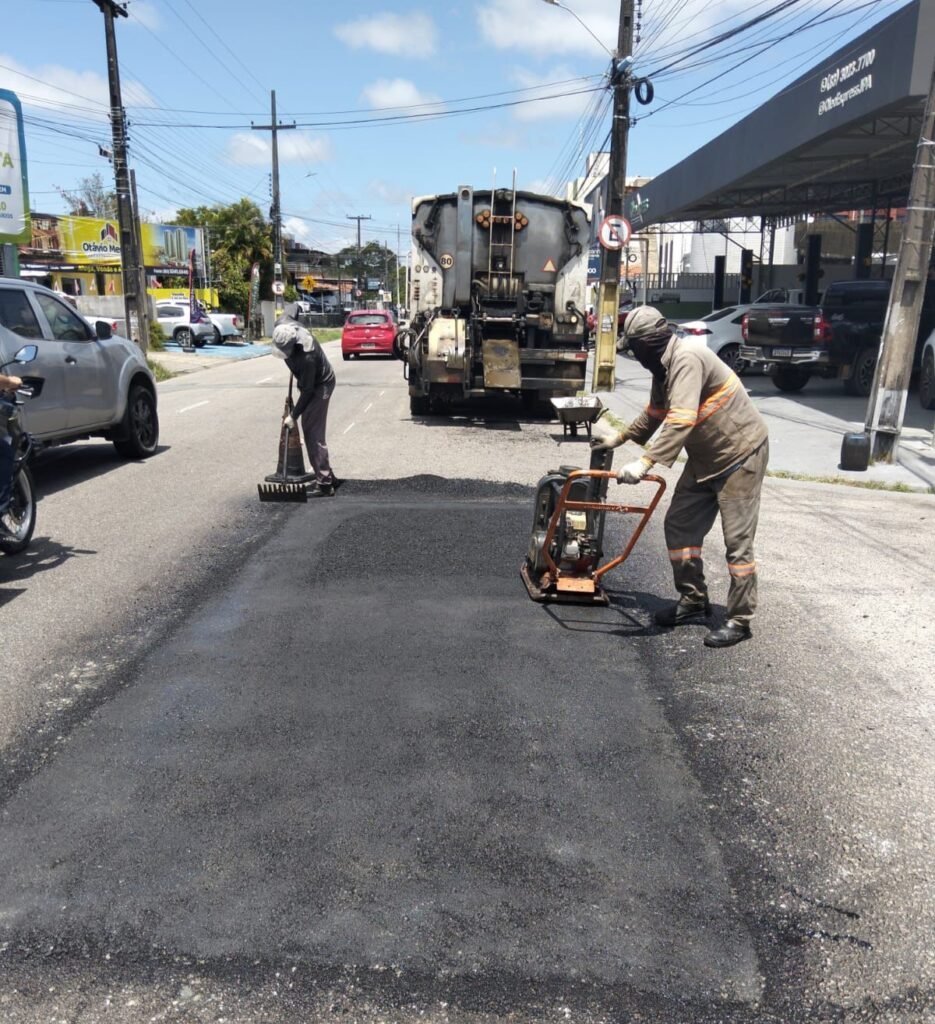0c666afd-4ddb-19e4-4ceb-8640c90bdb95-935x1024 Seinfra inicia semana com Operação Tapa-Buraco executando serviços em mais de 30 bairros