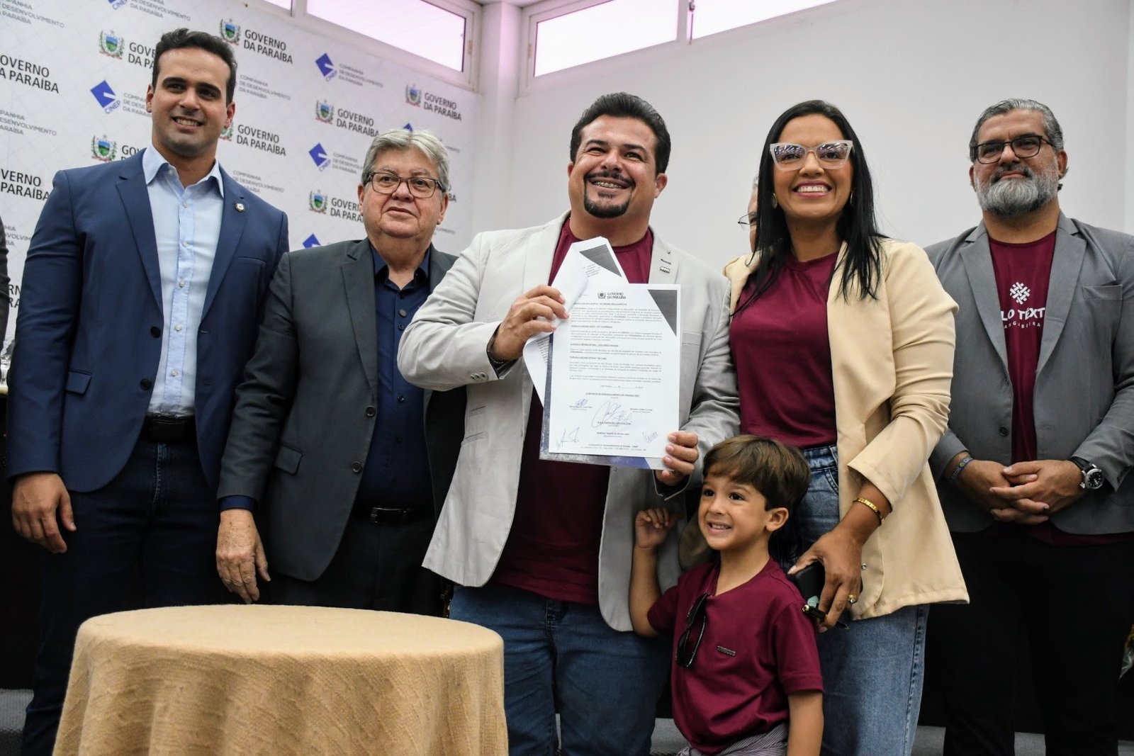 1-26 João Azevêdo assina contratos do Polo Têxtil de Mangabeira e anuncia redução de ICMS para o setor em João Pessoa