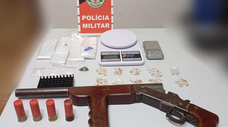 1-8 Polícia Militar entra em confronto com bandidos, em Bayeux, e apreende armas, munições e drogas