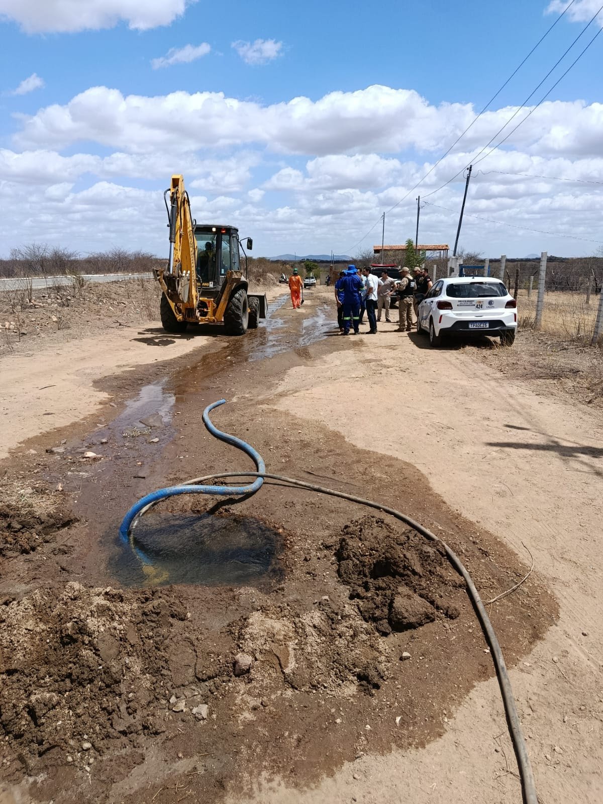 2-2 Operação da Cagepa flagra furto em adutora de água tratada no Sertão paraibano