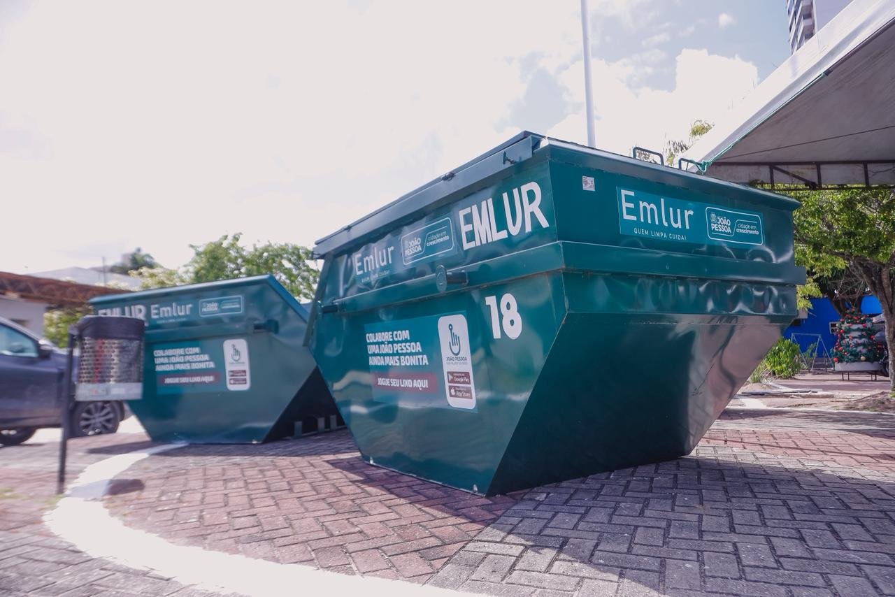 3 Cícero Lucena entrega 20 novas motocicletas e 50 coletores para reforçar as ações de fiscalização e coleta de materiais na Emlur