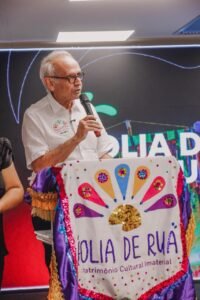 1-12-200x300 Ministro do Turismo anuncia apoio financeiro ao Folia de Rua e Carnaval Multicultural