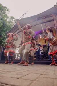 1-19-200x300 Entrega de jardinagem na Praça Venâncio Neiva marca início da requalificação no Pavilhão do Chá