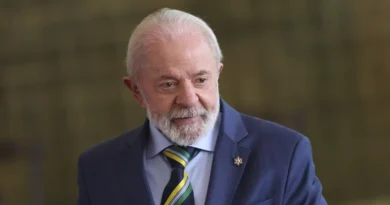 Lula procura partidos do centrão e quer ter vice do MDB para isolar Flávio Bolsonaro