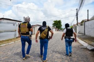 02-300x200 Operação da Prefeitura e MPPB prende suspeitos e desobstrui vias na comunidade Riachinho; veja fotos da operação