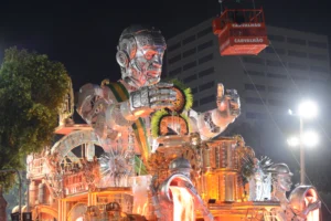 1-4-300x200 Acadêmicos de Niterói empolga com homenagem ao presidente Lula e deboche a Bolsonaro; veja fotos e vídeos