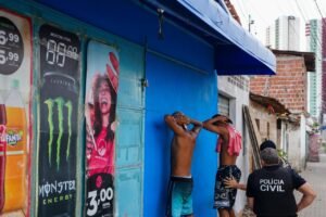 2-12-300x200 Operação da Prefeitura e MPPB prende suspeitos e desobstrui vias na comunidade Riachinho; veja fotos da operação