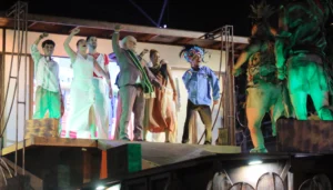 3-300x171 Acadêmicos de Niterói empolga com homenagem ao presidente Lula e deboche a Bolsonaro; veja fotos e vídeos