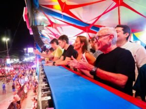 IMG-20260212-WA0065-300x225 Cícero Lucena celebra o Muriçocas do Miramar, destaca tradição do Carnaval de rua e o crescimento no Via Folia, que reuniu multidão