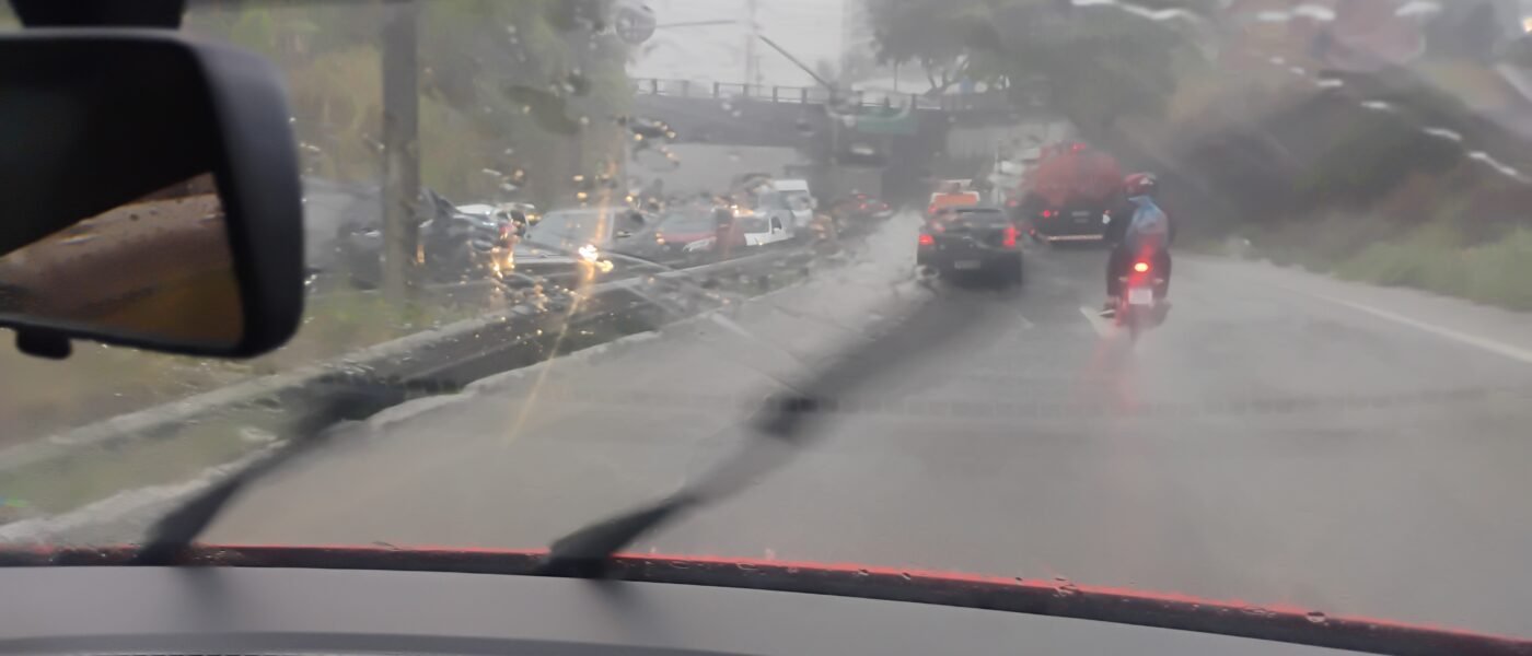 Alerta de chuvas vai até domingo; BR-230 está congestionada