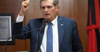 Odon defende gestão de Cícero Lucena de críticas sobre obras inacabadas e diz que construtores são punidos