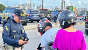 prf-1-300x169 Operação Carnaval 2026: PRF intensifica fiscalização nas rodovias federais da Paraíba a partir desta sexta-feira