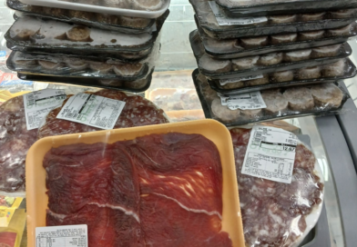 MP-Procon fiscaliza supermercado e produtos impróprios para o consumo são apreendidos