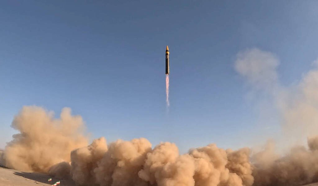 Irã usa mísseis secretos em ataque inédito a base no Índico