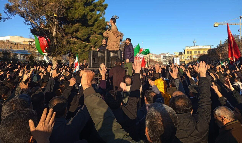 Presidente do Irã reaparece, organiza sucessão e promete vingança