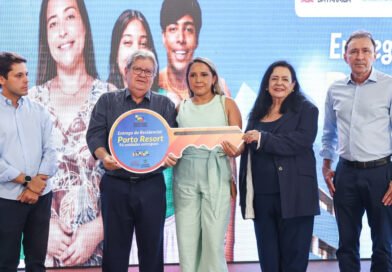 João Azevêdo entrega apartamentos do Residencial Porto Resort, em João Pessoa, e comemora mais de 23 mil unidades entregues e em construção na Paraíba