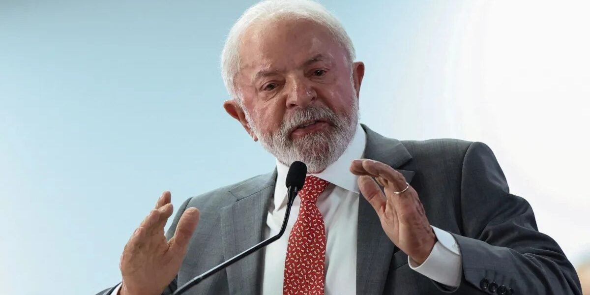 Lula revoga visto de assessor de Trump que queria visitar Bolsonaro na prisão