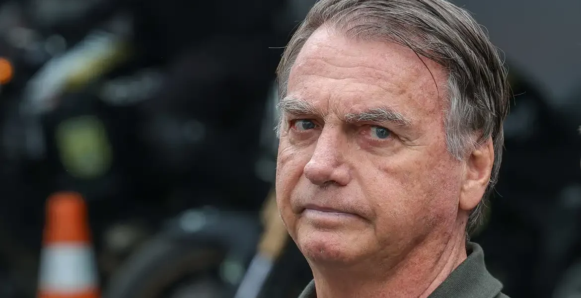 Bolsonaro recebe alta de hospital em Brasília e fica em prisão domiciliar