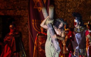 02-300x188 Lucas Ribeiro prestigia Paixão de Cristo de Cabedelo e destaca força do espetáculo 