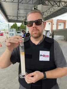 1-14-225x300 Procon-JP interdita posto de combustível por desconformidade na gasolina e no álcool