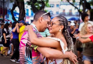 Grupo “Os Mulatos” leva clássicos do samba para o Sabadinho Bom