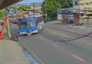 Motorista de ônibus que matou motociclista responderá por crime doloso; veja vídeo do atropelamento
