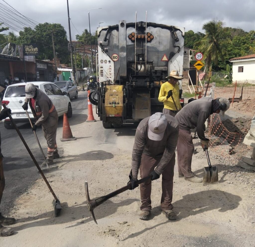 e03cb81d-b12c-c2d1-61b7-632fde06f308-1024x990 Seinfra mantém operação tapa-buraco durante feriado e amplia atendimento em bairros de João Pessoa