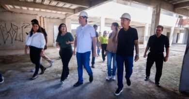 Leo Bezerra celebra retomada de obras de escola em Gramame e acompanha conclusão de obra na ladeira do Timbó, com serviço da Seinfra