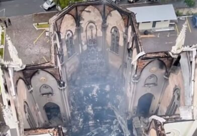 Incêndio destrói igreja centenária na serra gaúcha Incêndio destrói igreja centenária na serra gaúcha